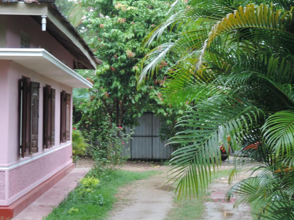 Sun Vivanta Resort Mirissa Exterior photo