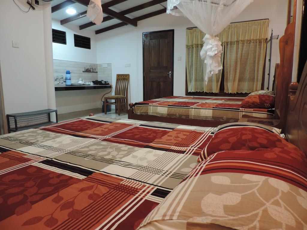Sun Vivanta Resort Mirissa Room photo